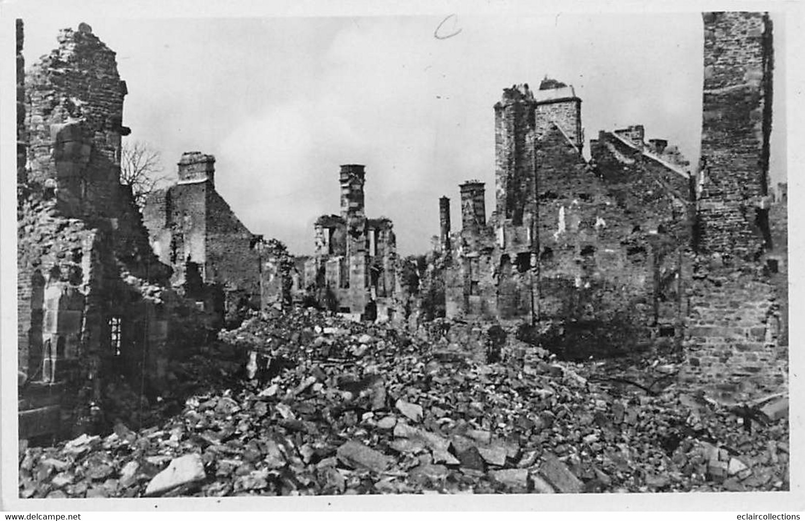 Vire         14       Guerre 39/45    Bombardement .  Rue Du Hamel         N° 25    (voir Scan) - Vire