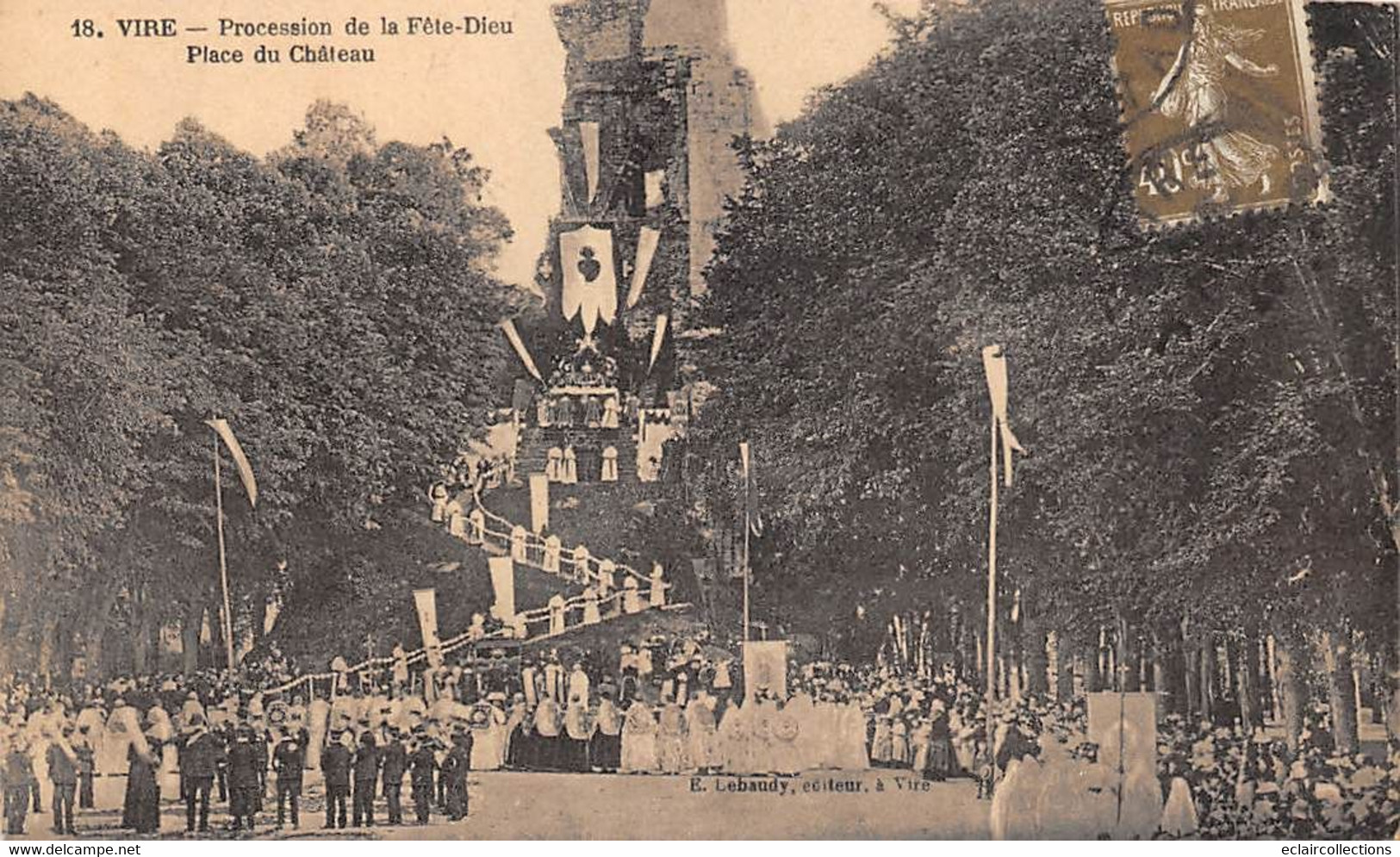 Vire         14          Procesion De La Fête Dieu Place Du Château            (voir Scan) - Vire