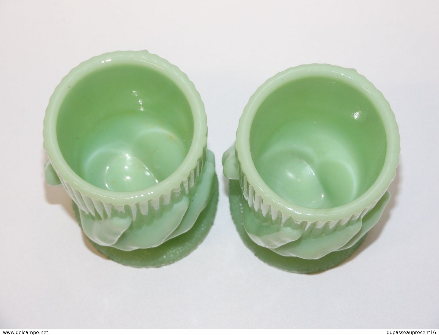 * 2 SUPERBES COQUETIERS PORTES PIQUES Ou Autre OPALINE VERTE PORTIEUX ?  E - Egg Cups