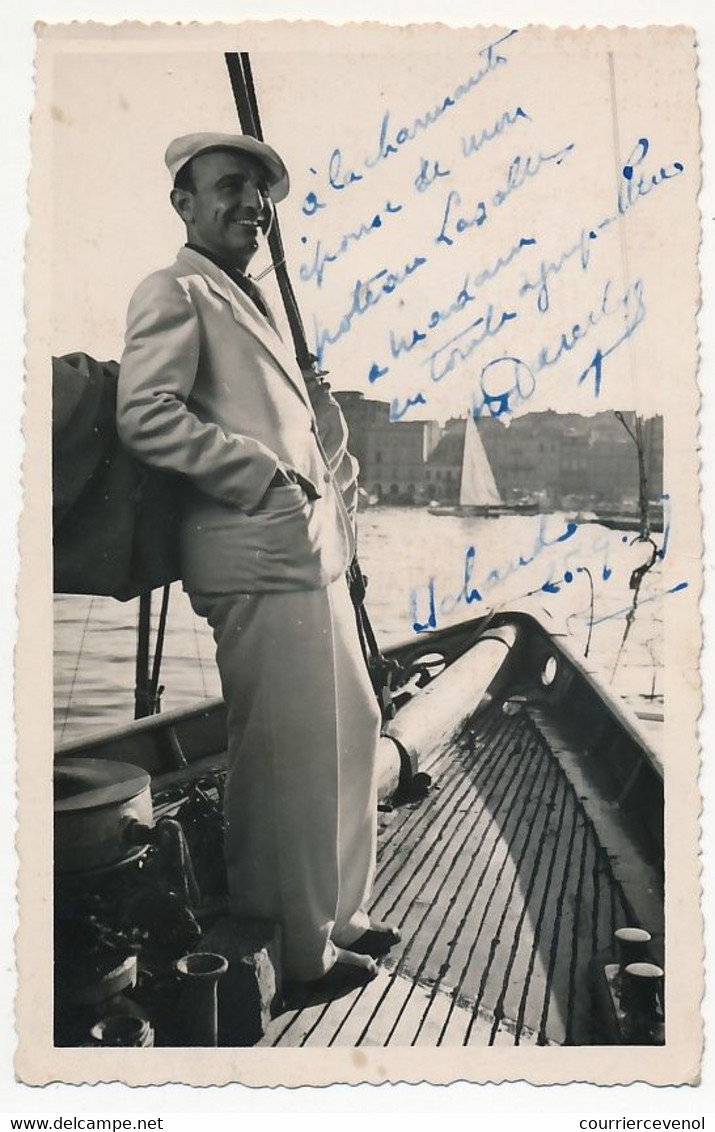 CPSM Photo De DARCELYS (Fantaisiste) Sur Une Bateau, Avec Dédicace Autographe - Chanteurs & Musiciens