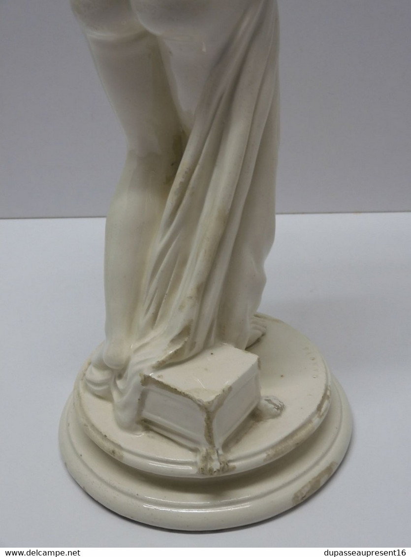 *STATUE CERAMIQUE ITALIENNE VENUS ITALIQUE signée CANOVA sur socle COLLECTION  E