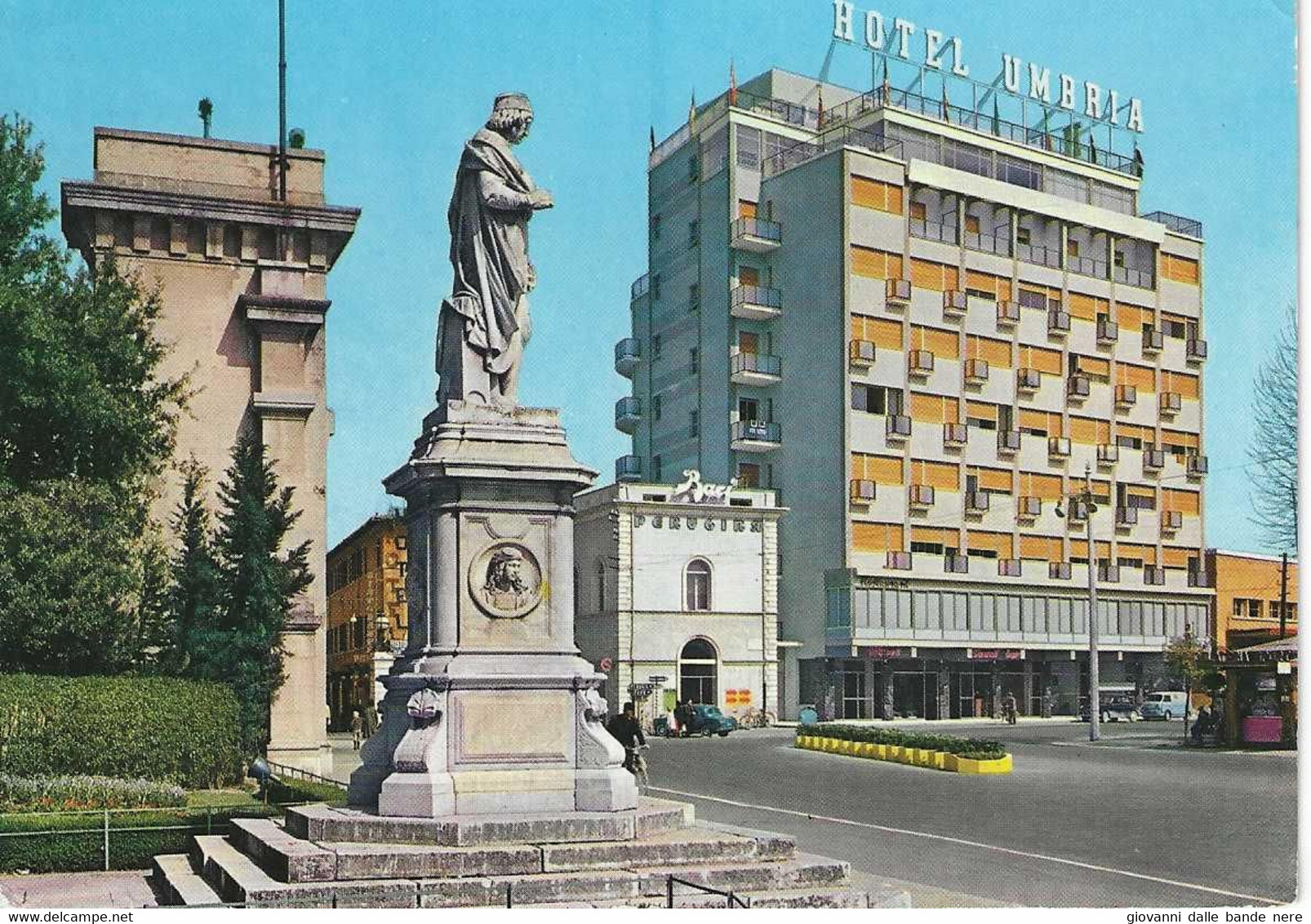 Foligno - Piazzale Di Porta Romana - H8444 - Foligno