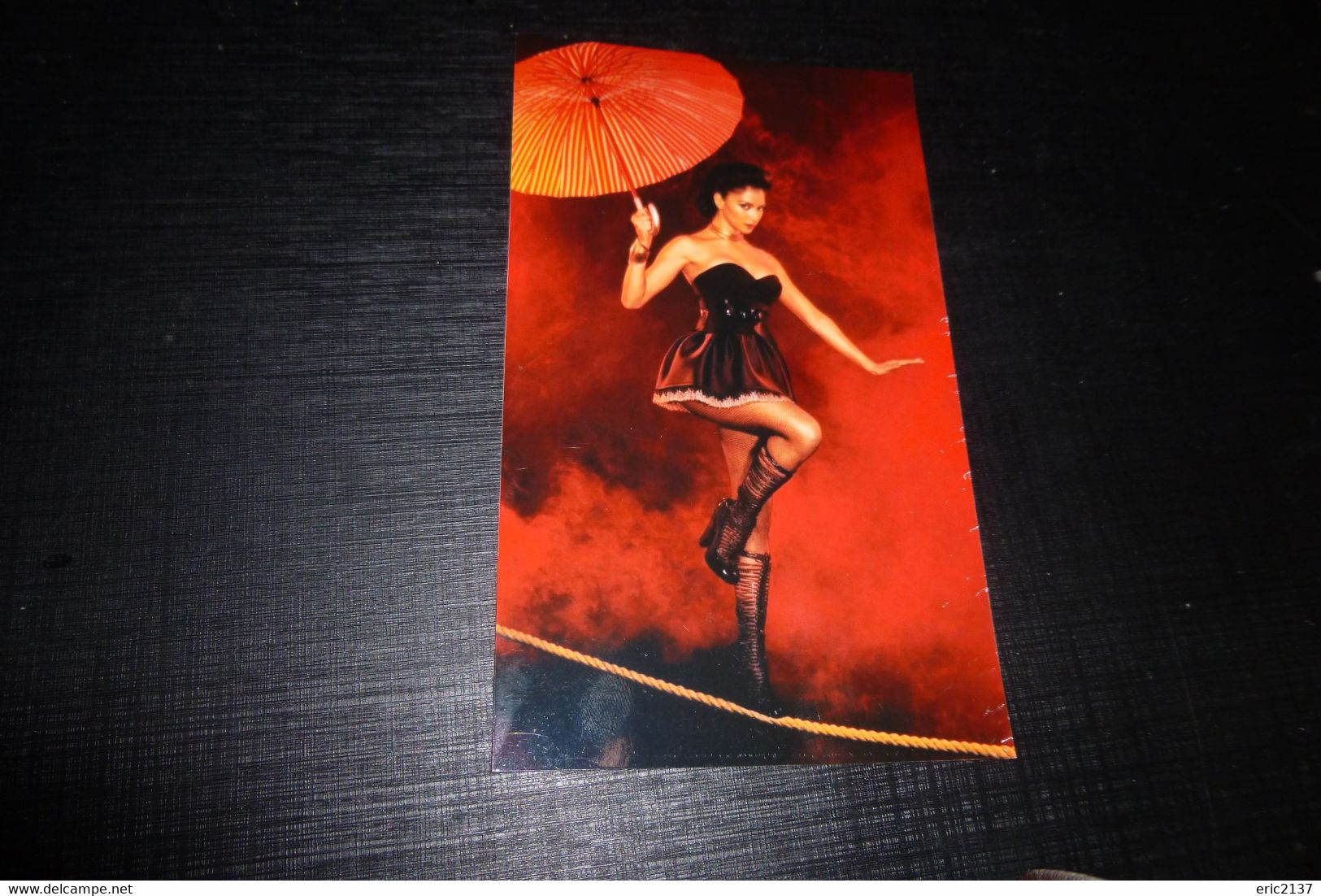 BELLE REPRODUCTION PHOTO ....BELLE FEMME EN LINGERIE ..ARTISTE EQUILIBRISTE - Pin-Up