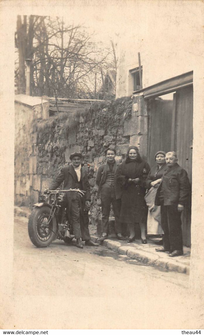 ¤¤  -   Carte-Photo Non Située  -  Groupe De Personnes Avec Une MOTO     -   ¤¤ - Motos