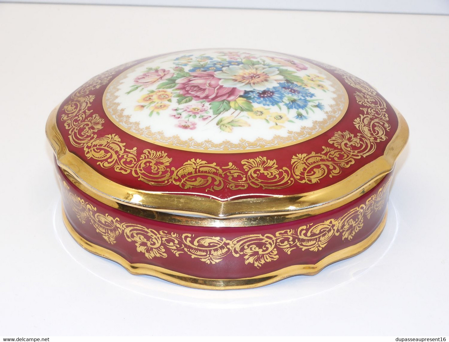 *GROSSE BOITE BONBONNIERE PORCELAINE de LIMOGES RS & Cie décor Rehaussé main   E