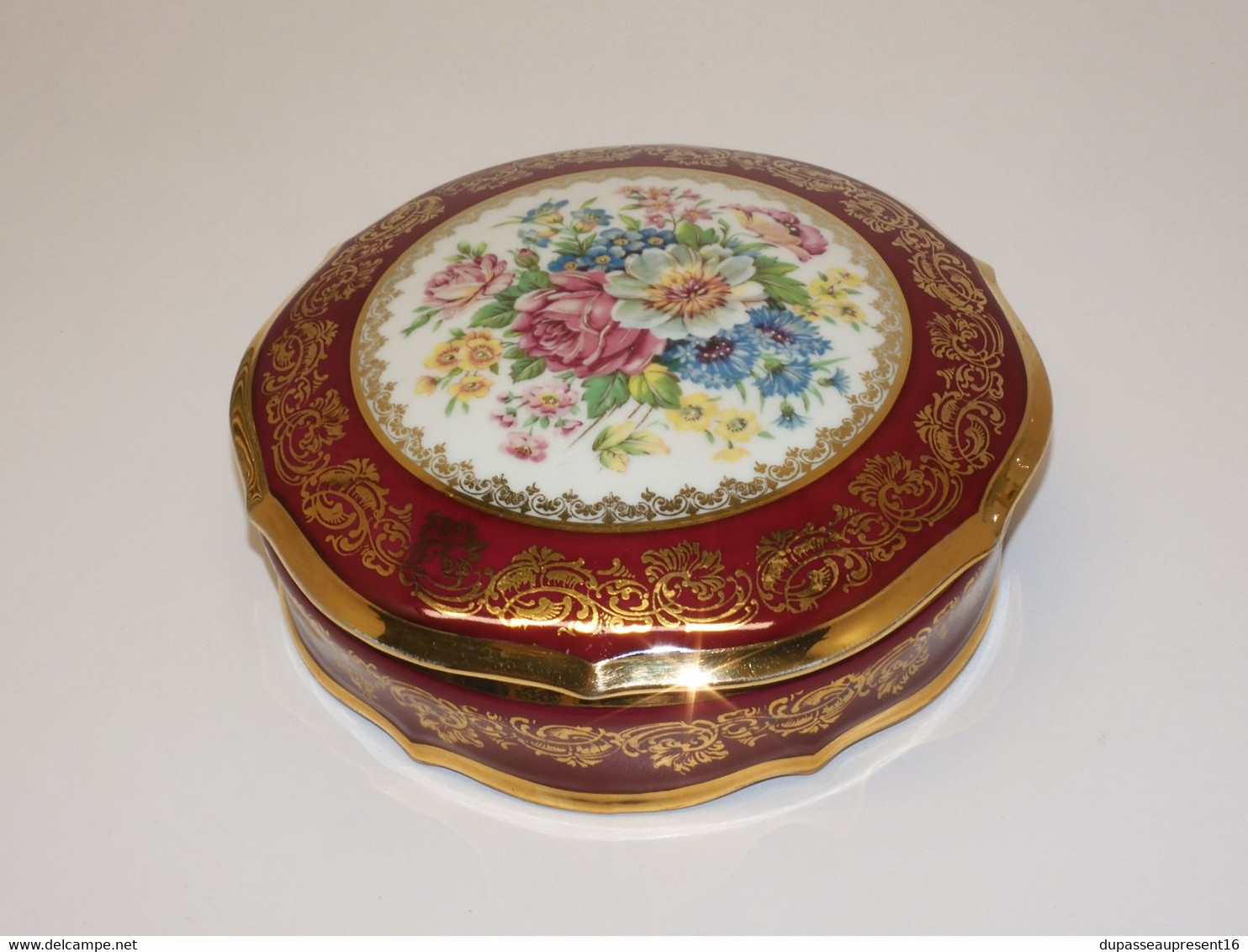 *GROSSE BOITE BONBONNIERE PORCELAINE de LIMOGES RS & Cie décor Rehaussé main   E