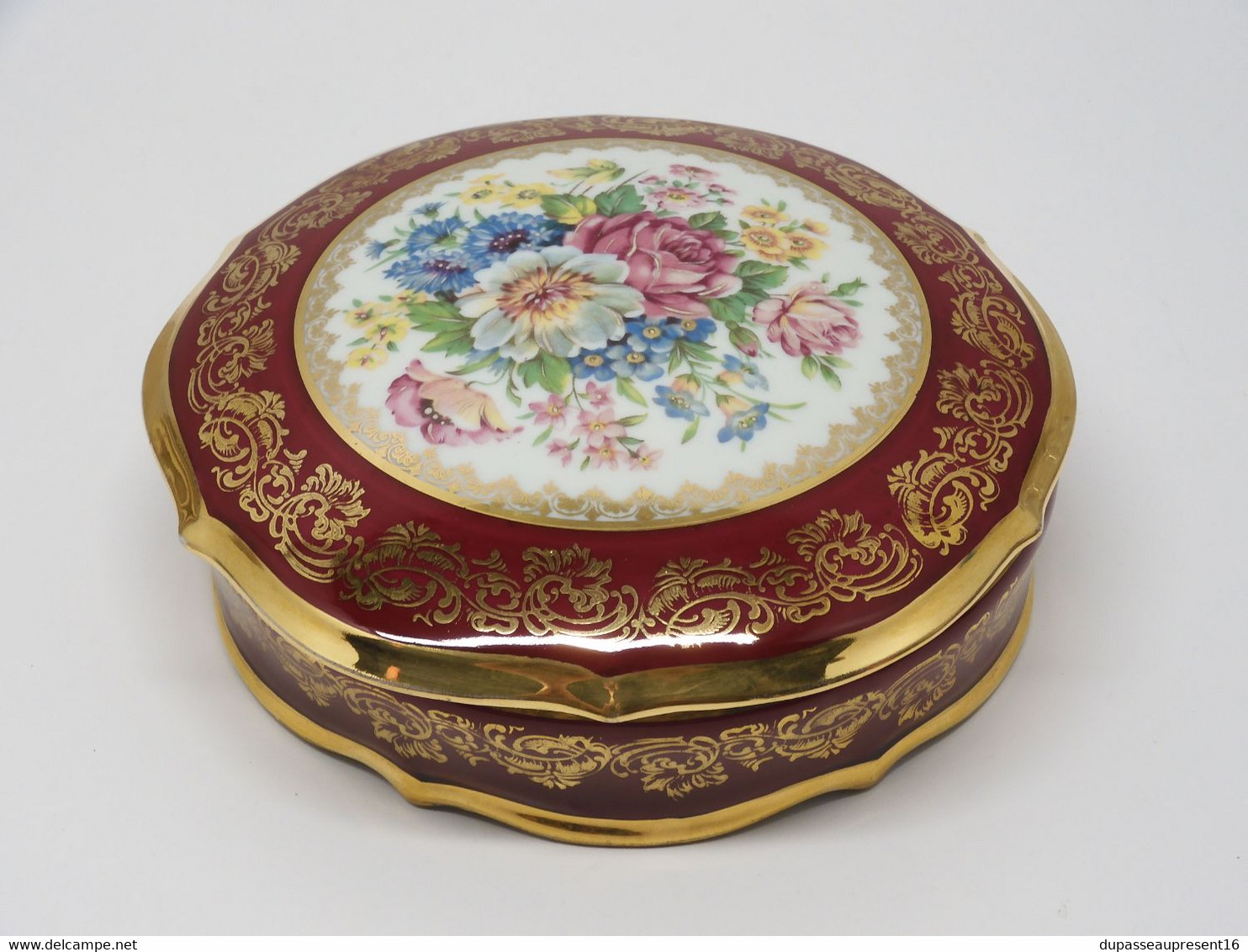 *GROSSE BOITE BONBONNIERE PORCELAINE de LIMOGES RS & Cie décor Rehaussé main   E