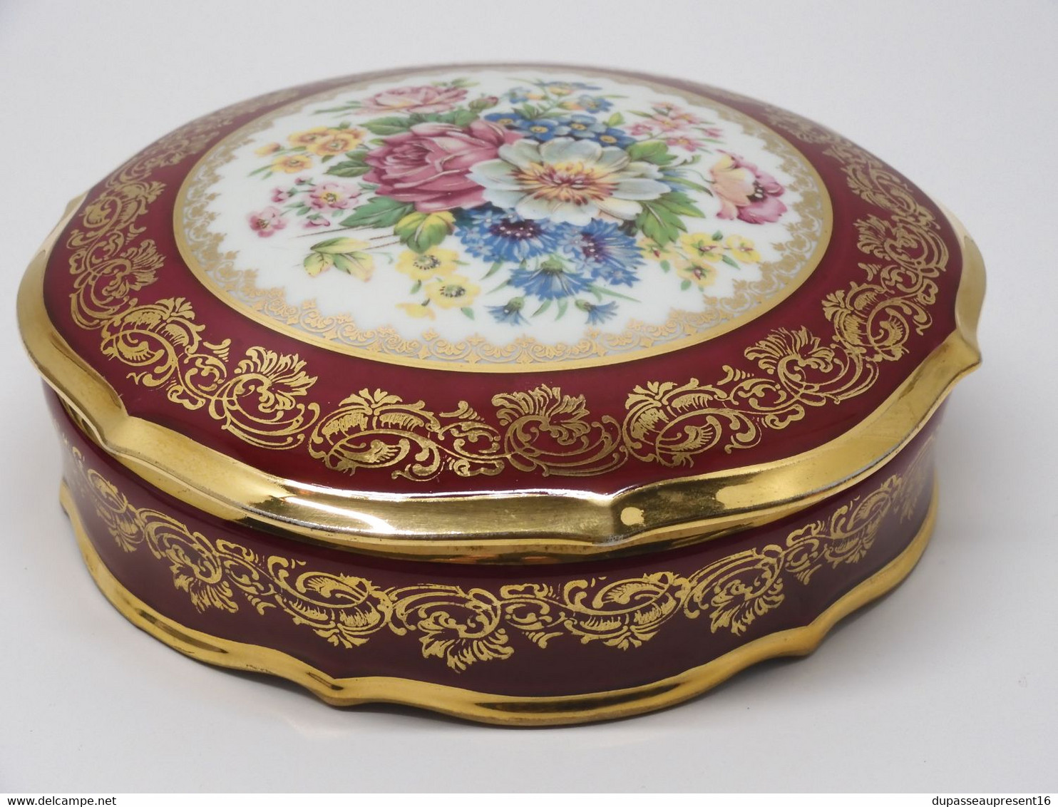 *GROSSE BOITE BONBONNIERE PORCELAINE de LIMOGES RS & Cie décor Rehaussé main   E