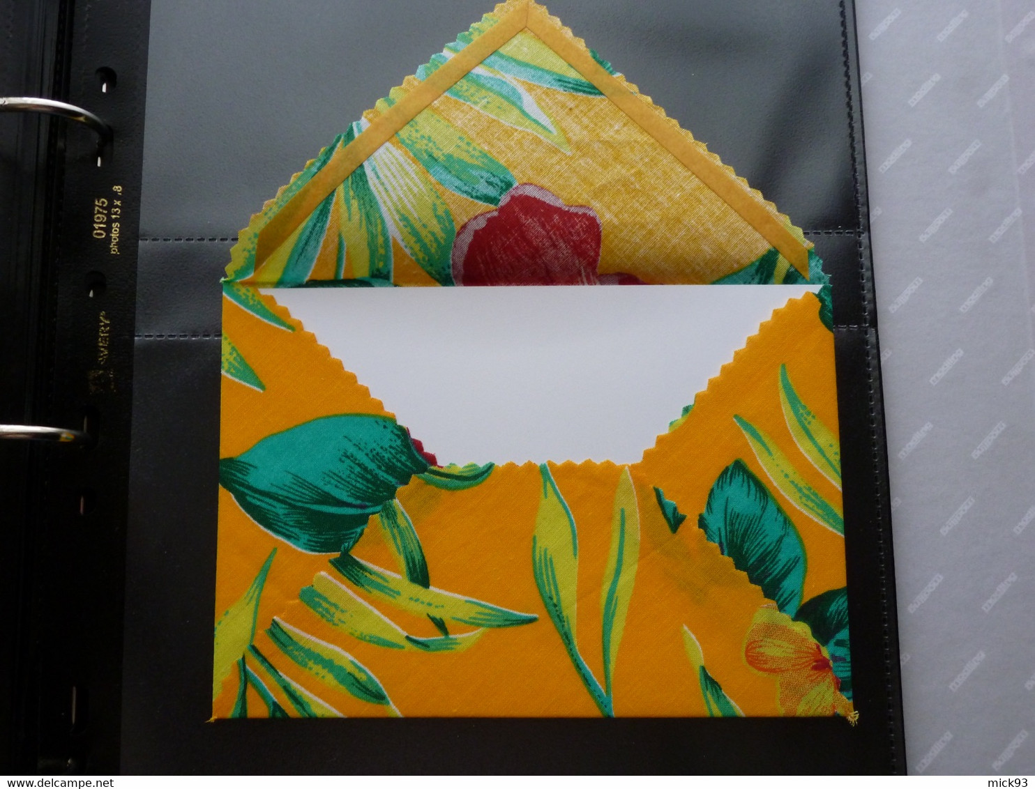 Polynésie  4 enveloppes en tissu tahitien (salon 2008 )