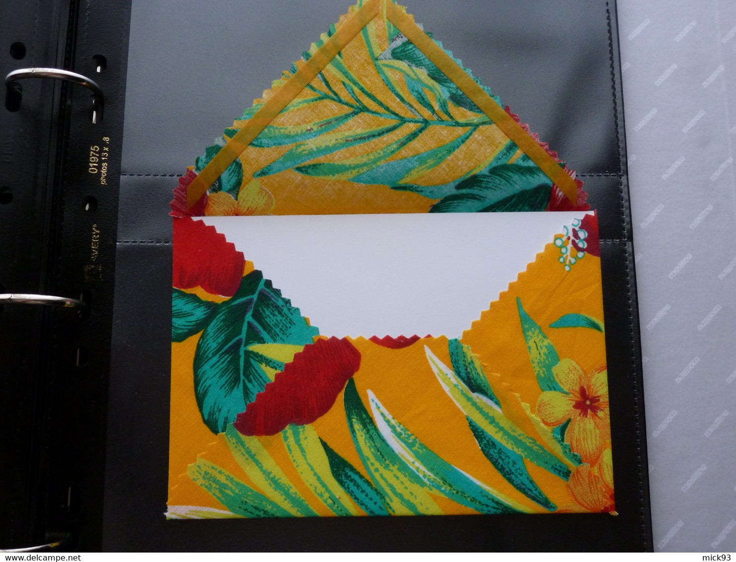 Polynésie  4 enveloppes en tissu tahitien (salon 2008 )