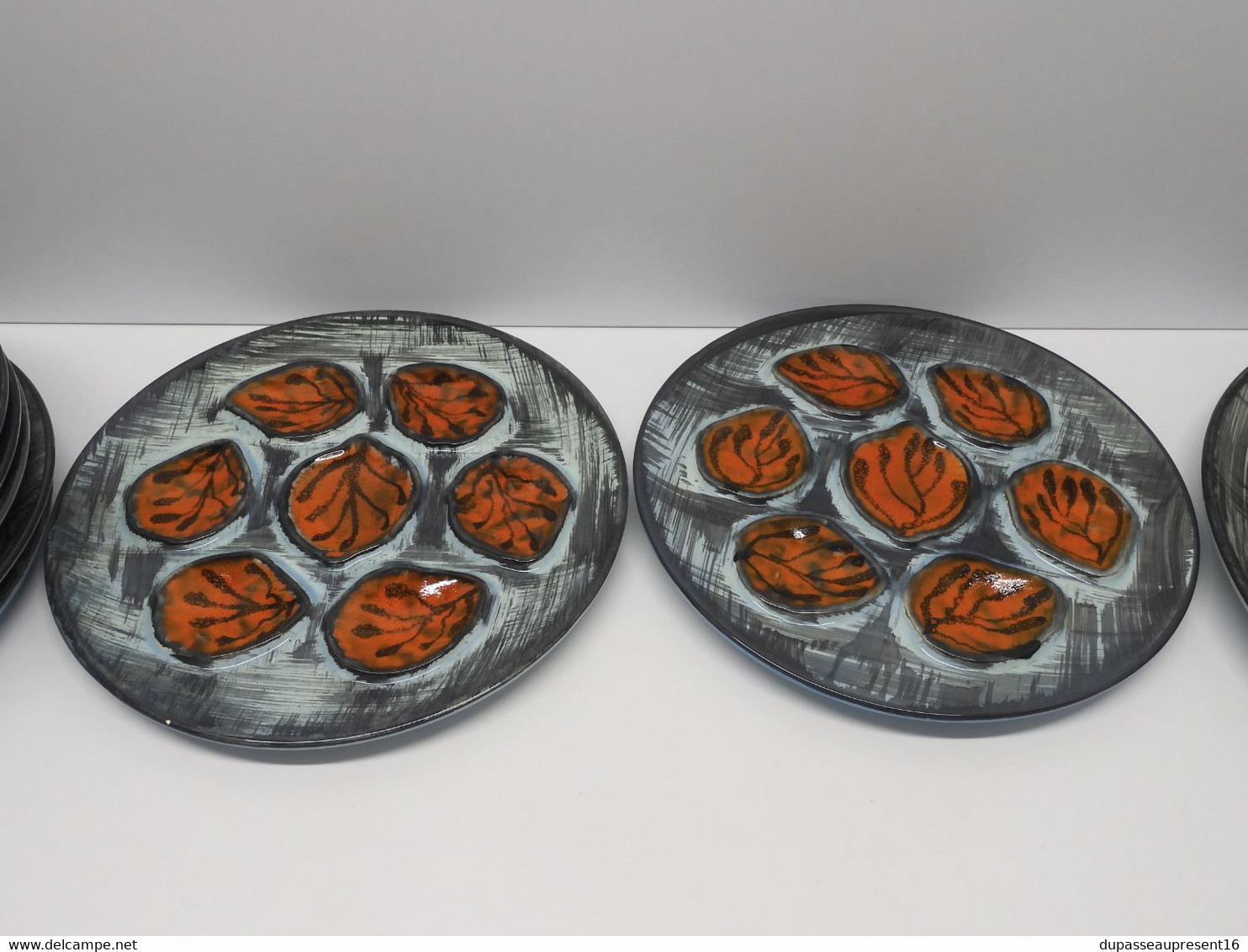 *12 ASSIETTES A HUITRES /FRUITS De MER CERAMIQUE PORNIC MBFA VINTAGE Déco Main    E - Pornic (FRA)