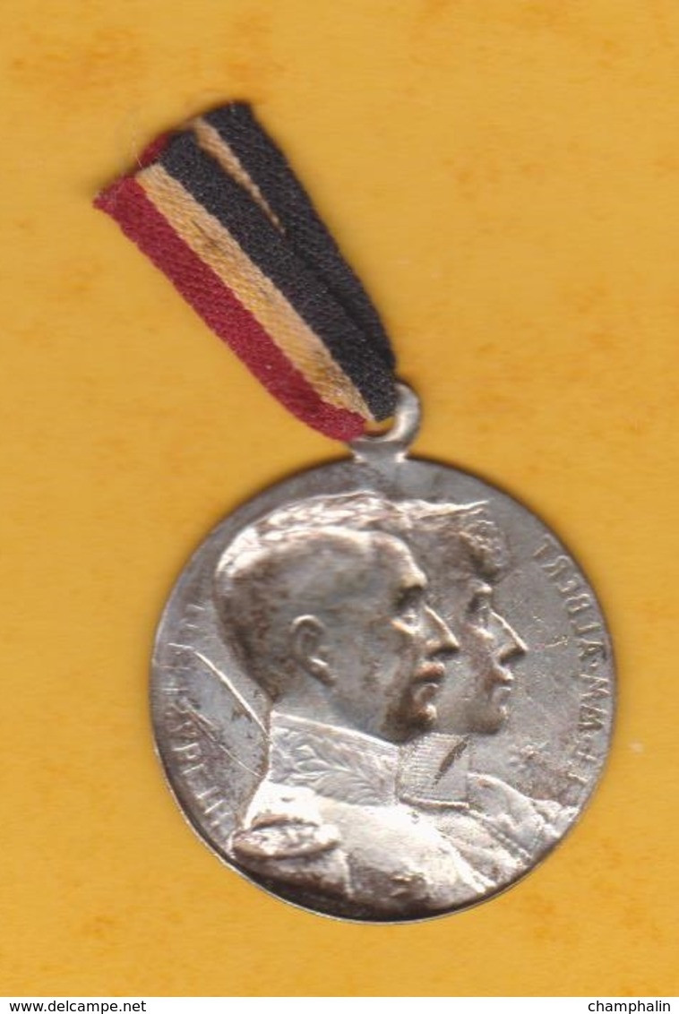 Guerre 14-18 WWI - Petite Médaille En Tôle Emboutie - Albert Et Elizabeth - Roi & Reine De Belgique - België