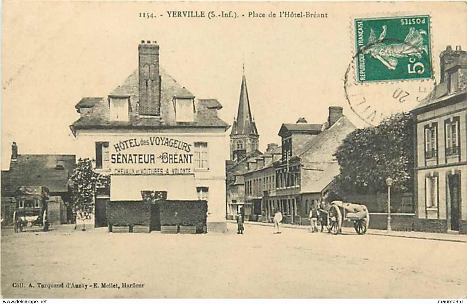 76 YERVILLE - Place De L'Hôtel Bréant. Devant L'Hôtel Des Voyageiurs - Yerville