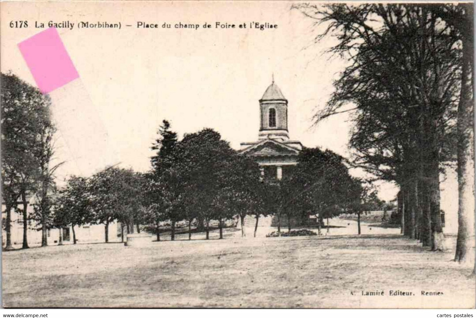 ² LA GACILLY Place Du Champ De Foire Et L'église - La Gacilly