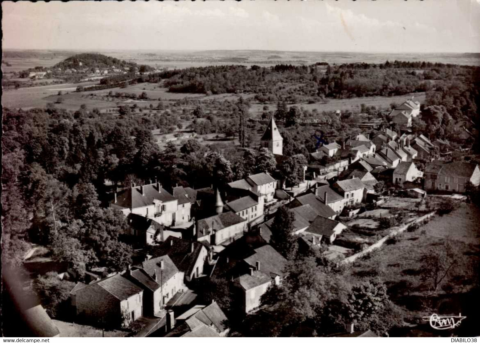 PRAUTHOY   ( HAUTE MARNE )  VUE AERIENNE DU VILLAGE ET LE MONTSAUGEON - Prauthoy