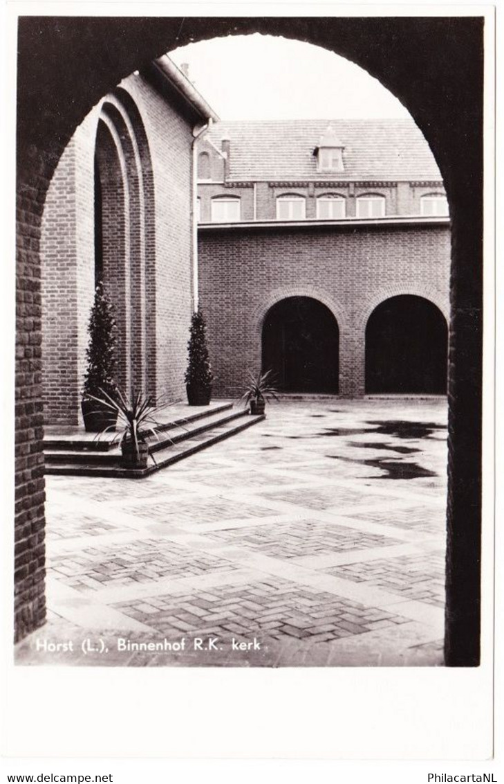 Horst - Binnenhof R.K. Kerk - Horst