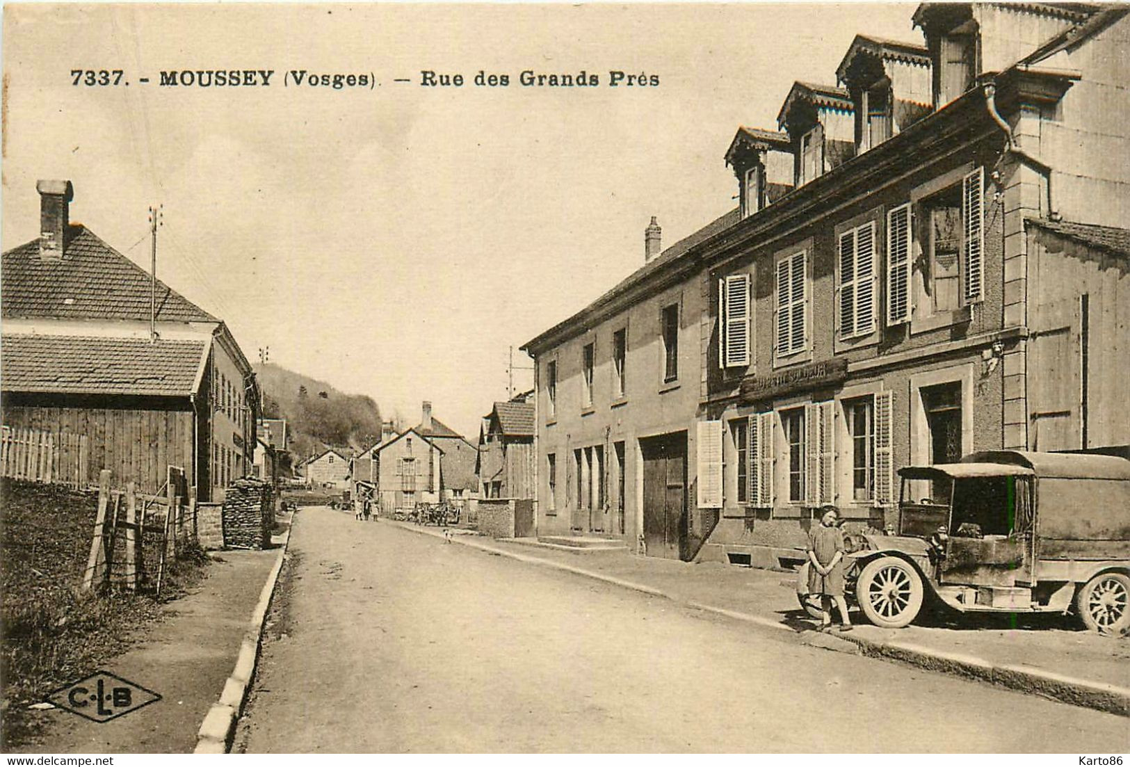 Moussey * La Rue Des Grands Prés * Automobile Voiture Ancienne - Moussey