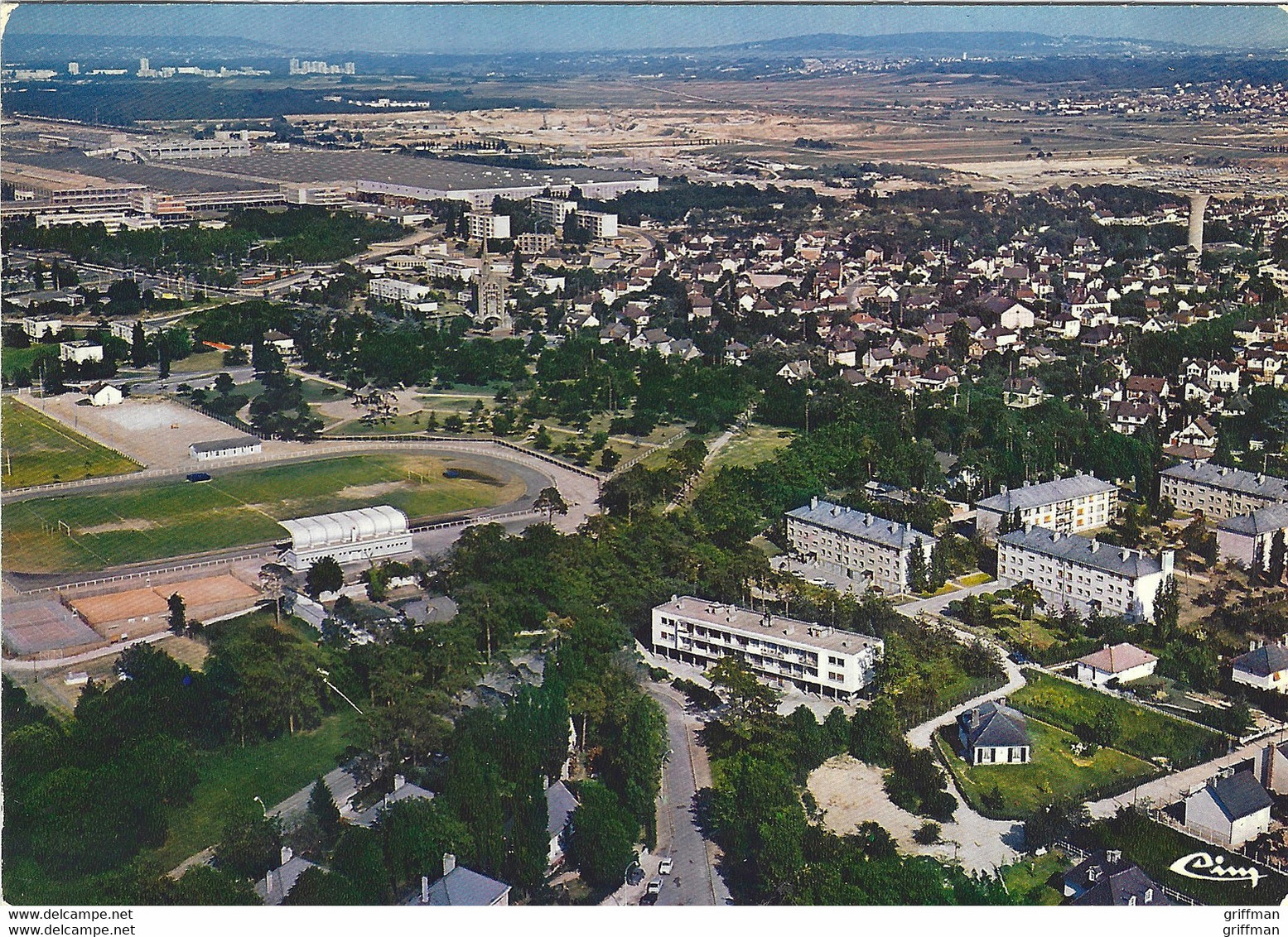 AUBERGENVILLE ELISABETHVILLE VUE GENERALE AERIENNE LE STADE 1986 CPSM GM TBE - Aubergenville