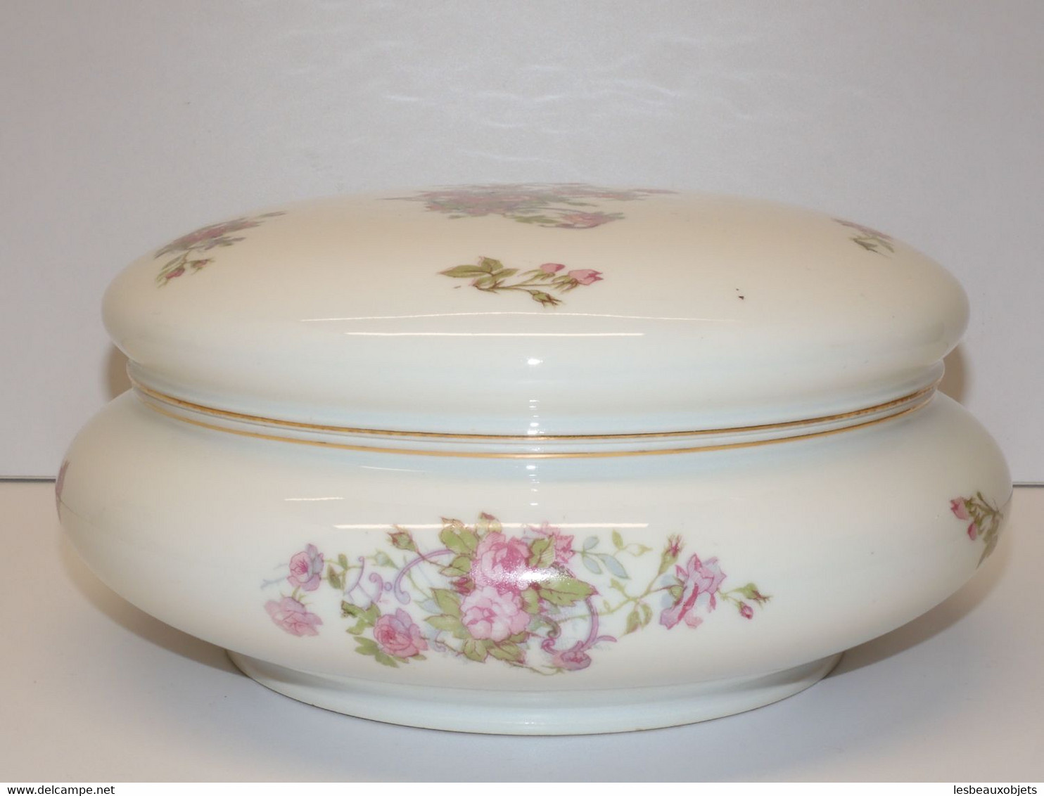 *BELLE IMPORTANTE BOITE à BIJOUX BONBONNIERE PORCELAINE LIMOGES décor ROSES XX  E