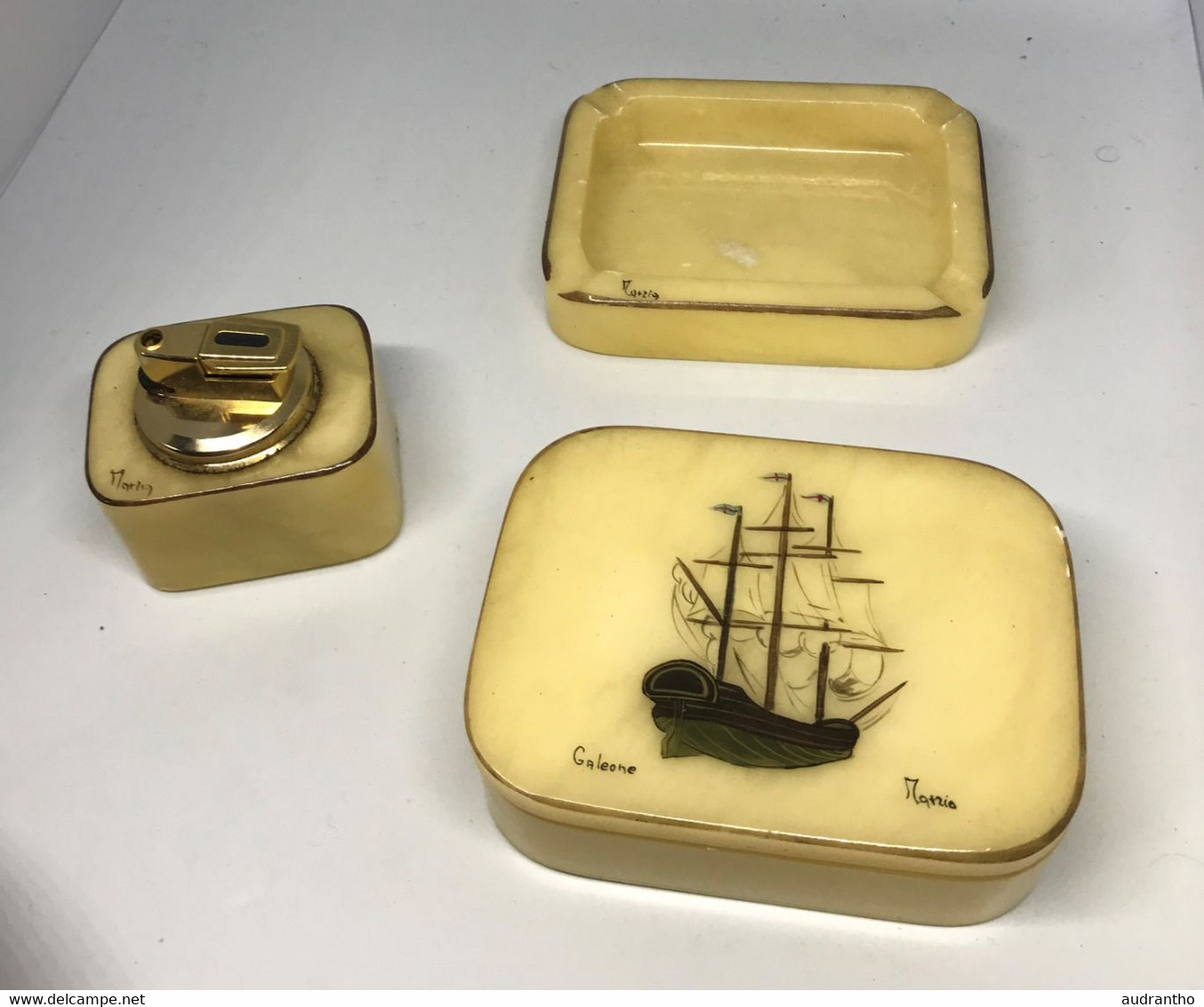 Coffret Vintage Bâteau Galeone Matria ? Briquet Cendrier Et Pot à Tabac ? Couvercle En Pierre Blanche - Ceniceros