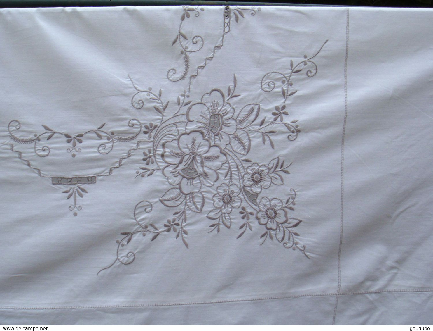 Nappe Blanche Rectangulaire 12 Serviettes Brodée Fleurie Festons Ajourés. - Other & Unclassified