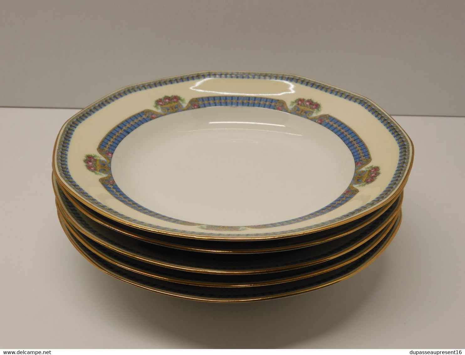 *5 ASSIETTES 1/2 CREUSES PORCELAINE LIMOGES JB France (JEAN BOYER) Dorures E - Limoges (FRA)