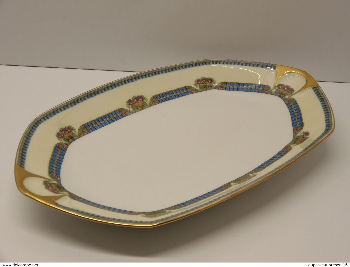 * GRAND PLAT FORME OVALE PORCELAINE LIMOGES JB France (JEAN BOYER) dorures  E