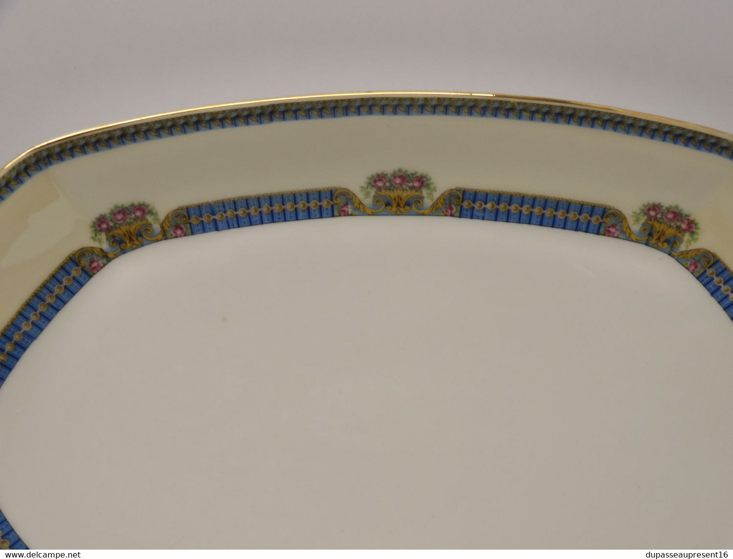 * TRES GRAND PLAT FORME OVALE PORCELAINE LIMOGES JB France (JEAN BOYER) Dorure  E - Limoges (FRA)