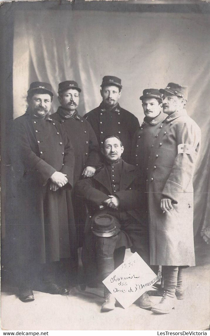 CPA Photographie - MILITAIRES - Groupe Des Amis De L'Armurerie - - Barracks