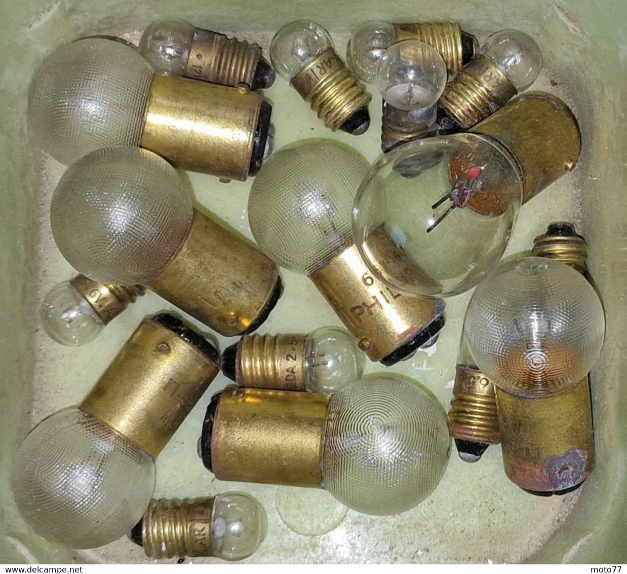 Ancienne BOITE D'ampoules LAMPE NORMA Pour CITROËN 2 CV -" Laissé Dans Son Jus " Avec 17 Ampoules - Vers 1950 - Andere Geräte