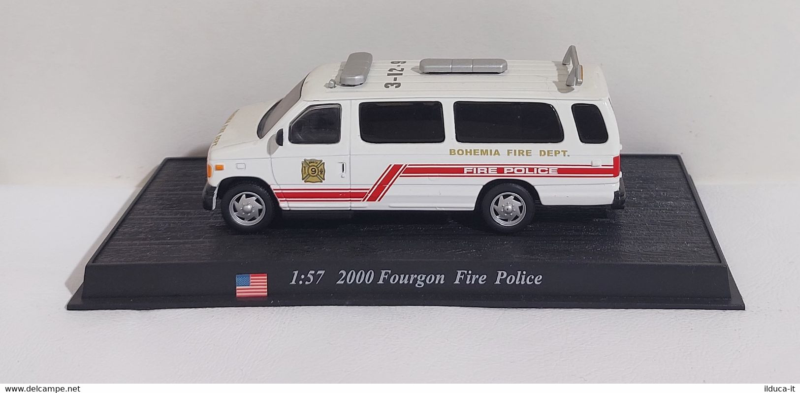 I108794 Ixo Hachette 1/57 - POMPIERS - USA 2000 Fourgon Fire Police - Trucks, Buses & Construction