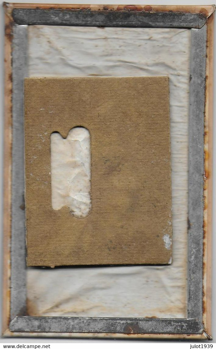 PLAQUE En TOLE 14 X 9 CM . " ENKA' CREPE " . ANCIENNE .  Fait Revivre La LINGERIE . - Kleidung