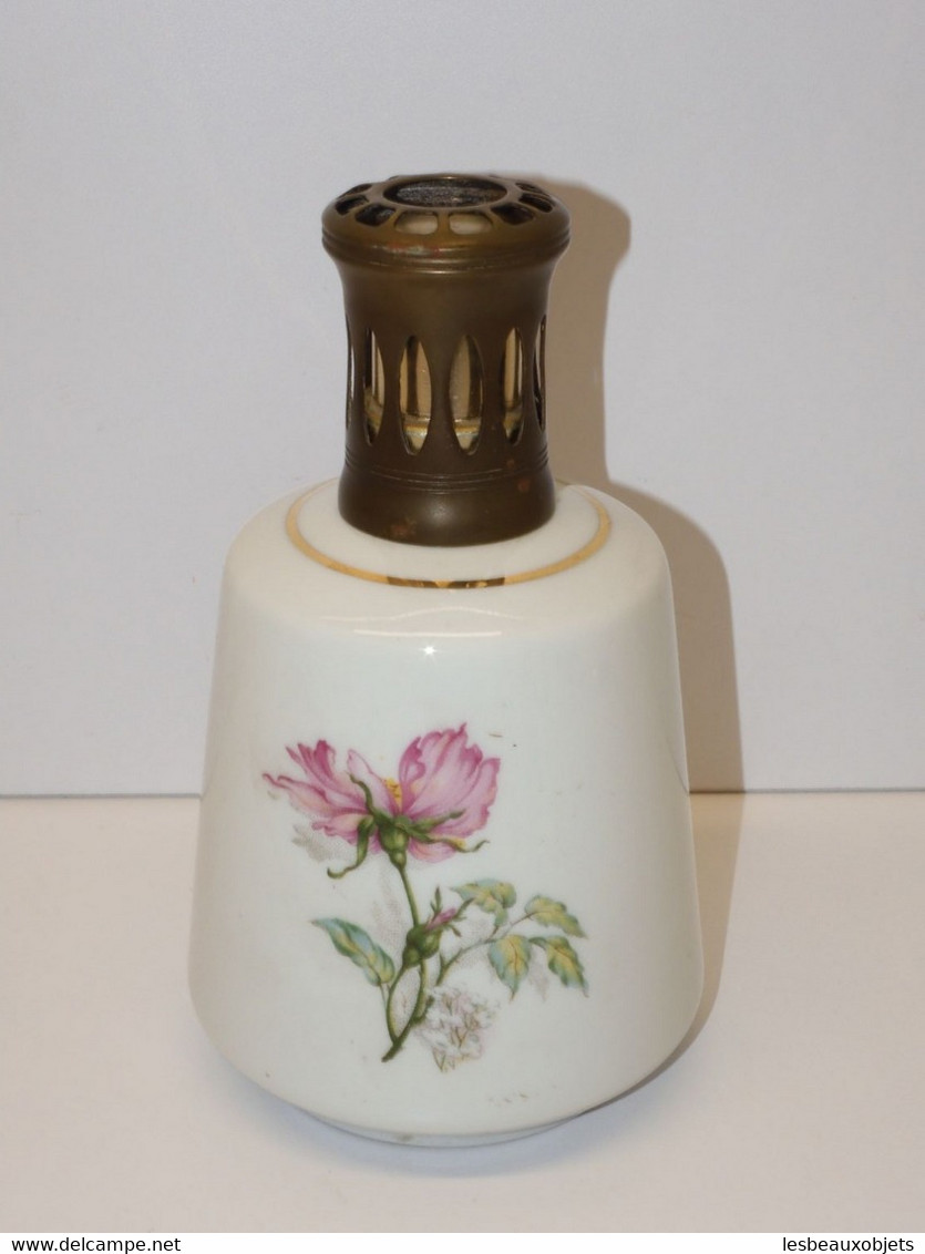 *JOLIE LAMPE BERGER PORCELAINE CAMILLE THARAUD FLEURS ROSES REHAUTS EMAIL XXe E - Limoges (FRA)