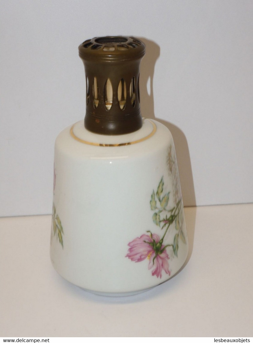 *JOLIE LAMPE BERGER PORCELAINE CAMILLE THARAUD FLEURS ROSES REHAUTS EMAIL XXe E - Limoges (FRA)