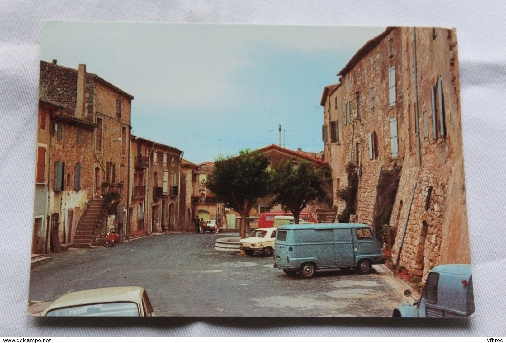 Cpm 1981, Saint Pons De Mauchiens, Place Jeanne D'Arc, Hérault 34 - Saint-Pons-de-Mauchiens