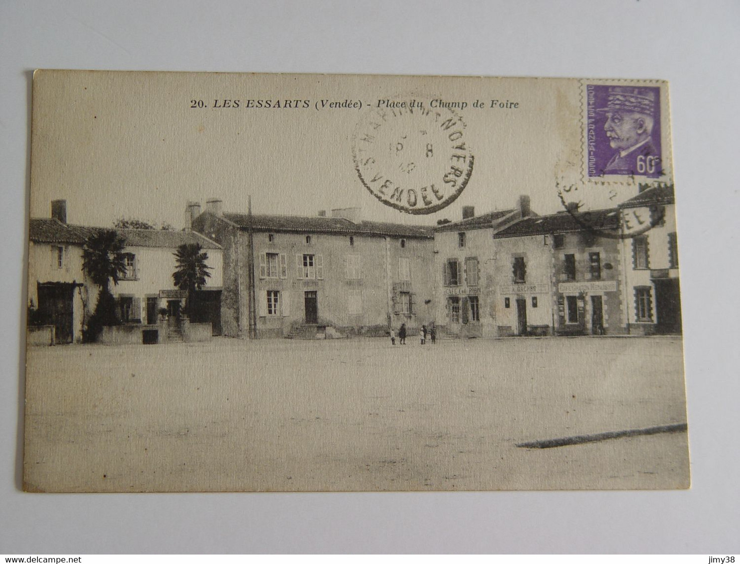 VENDEE -LES ESSARTS-PLACE DU CHAMP DE FOIRE ANIMEE - Les Essarts