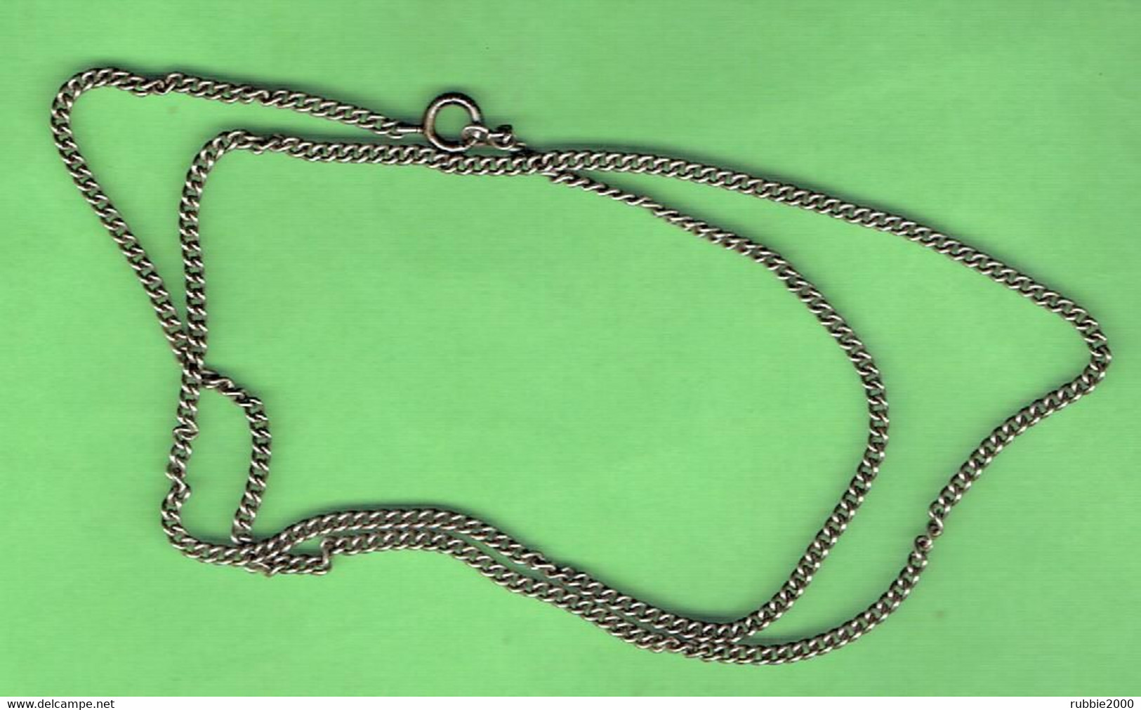 CHAINE FINE EN METAL ARGENTE  LONGUEUR 54.5 CM. POIDS 8 GRAMMES - Necklaces/Chains