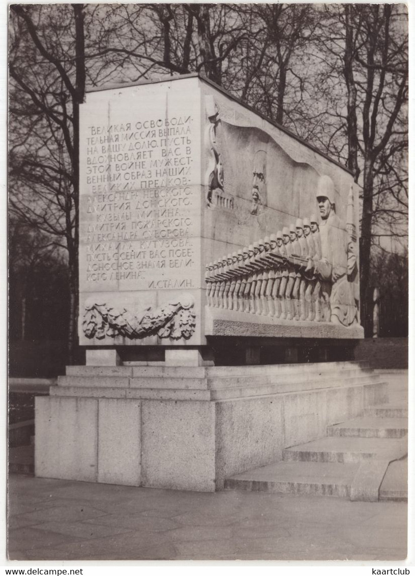 Berlin-Treptow - Sowjetische Ehrenmal : 'Heldenhafte Armee - (D.D.R.) - Treptow