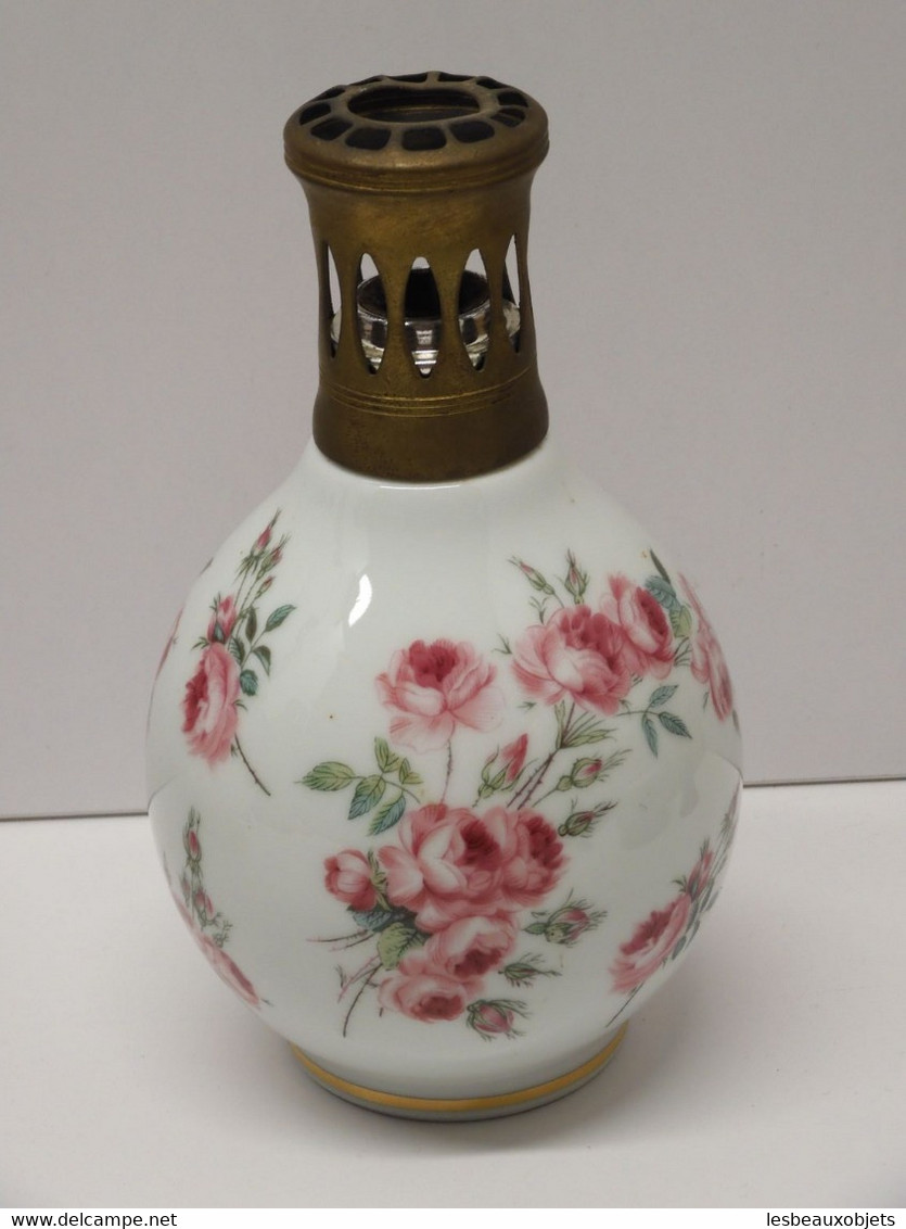 *JOLIE LAMPE BERGER PORCELAINE CAMILLE THARAUD FLEURS BOUQUETS ROSES XXe E - Limoges (FRA)