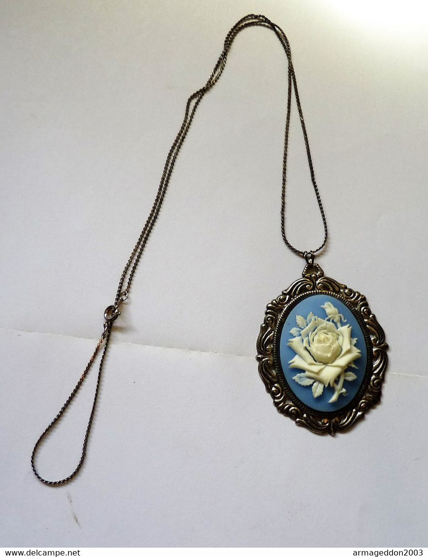 CAMEE FLEUR COLLIER METAL BAROQUE VINTAGE PAS UNE REPRO Bon état - Hangers