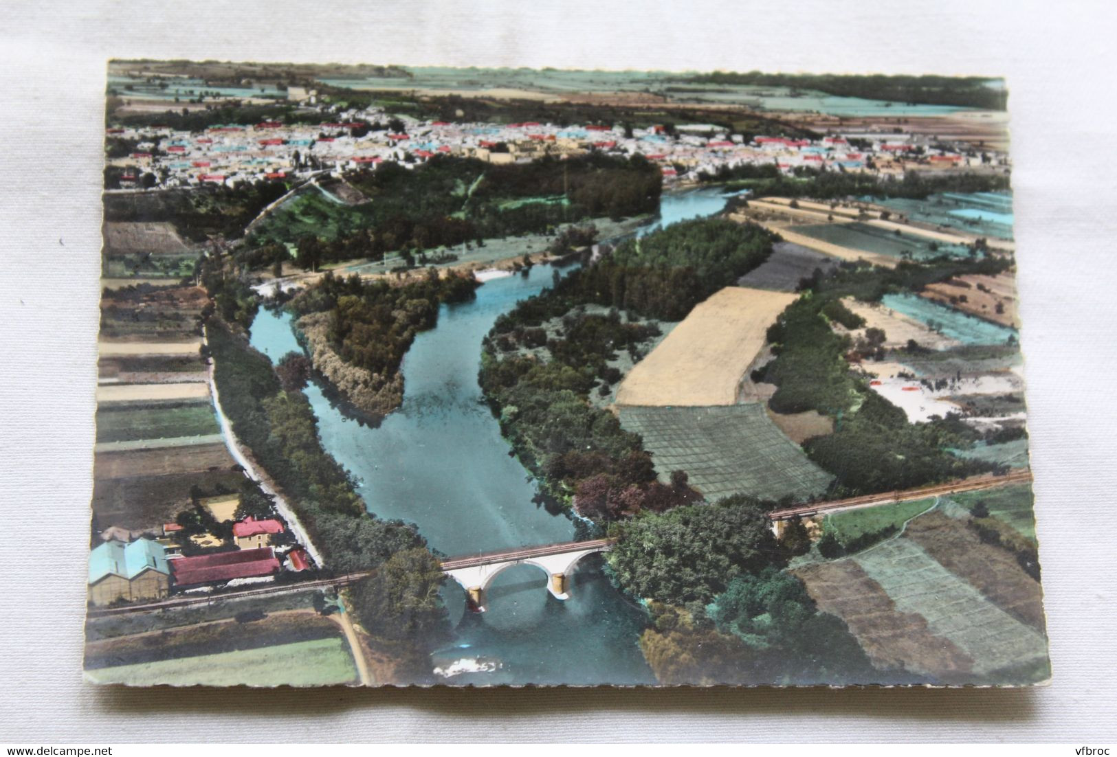 Cpm, Pont Du Château, Vue Aérienne, La Vallée De L'Allier Et La Ville Puy De Dôme 63 - Pont Du Chateau