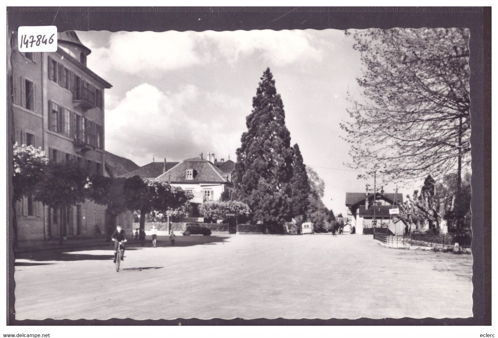 LA NEUVEVILLE - PLACE DE LA GARE - TB - La Neuveville