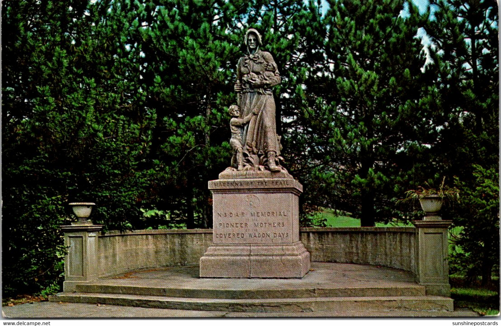 West Virginia Wheeling Madonna Of The Trail Monument At Entrance Of Wheeling Park - Wheeling