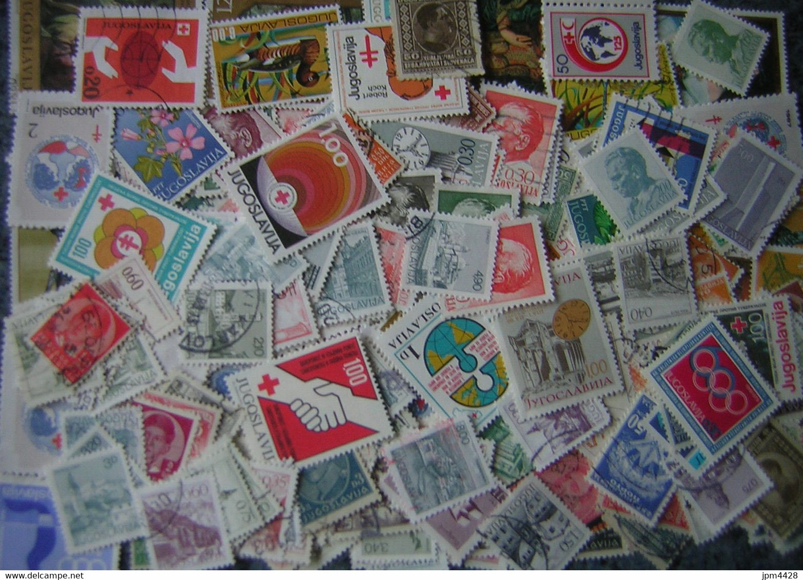 Europe Yougoslavie ,lot  De 210 Timbres Poste  Oblitérés - Collections, Lots & Series