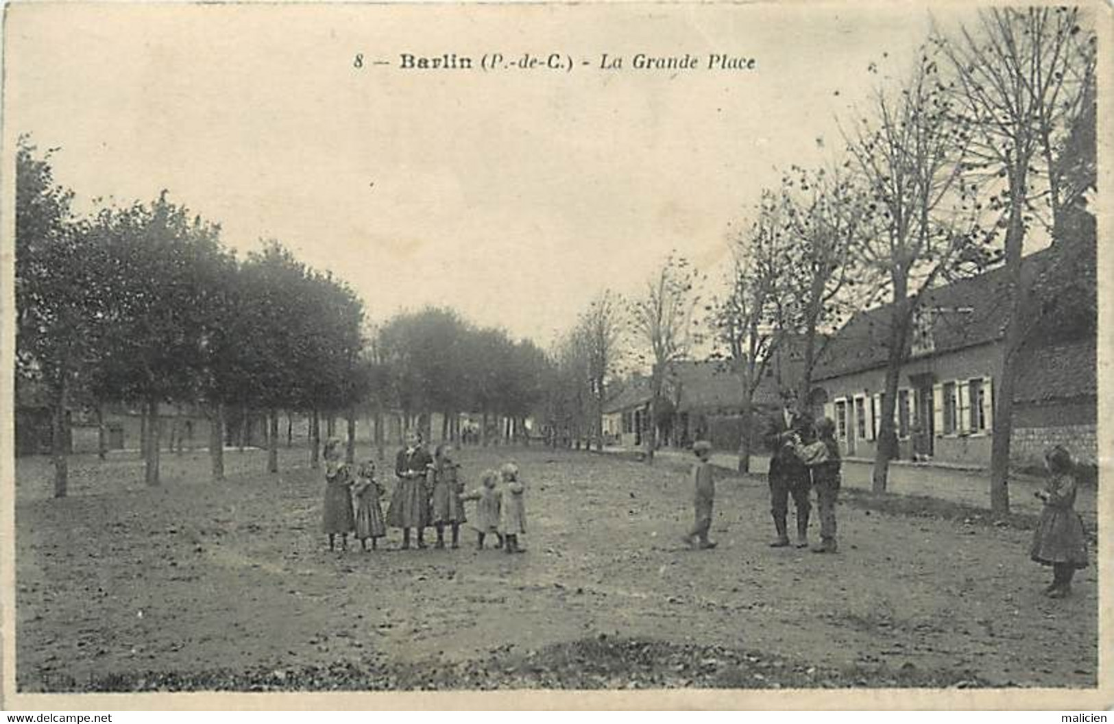 - Dpts Div. -ref-BG163- Pas De Calais - Barlin - La Grande Place - Enfants - - Barlin