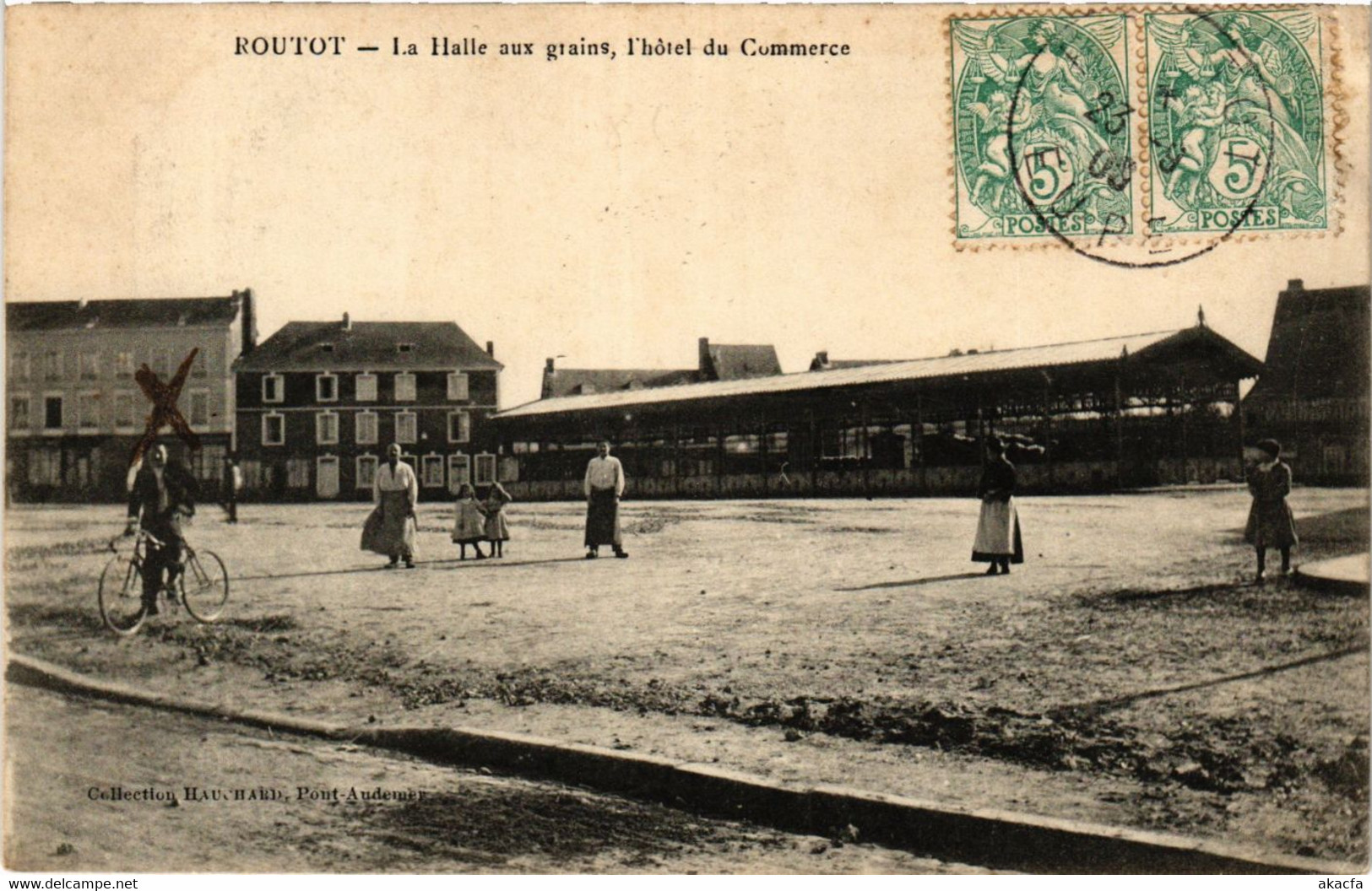 CPA ROUTOT - La Halle Aux Grains L'hotel Du Commerce (392721) - Routot