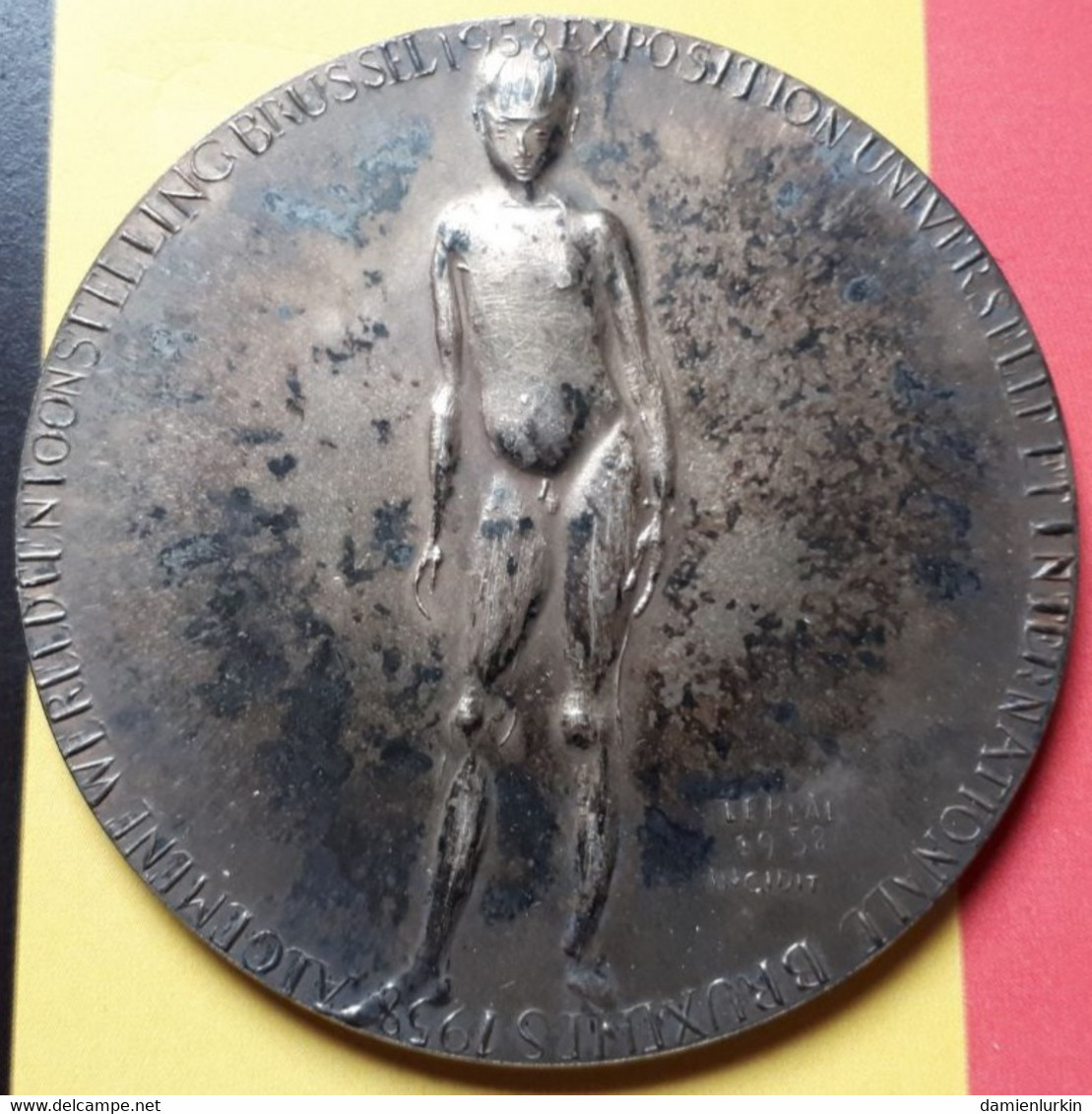 ! PROMO 60€ ! BELGIQUE EXPO 1958 MEDAILLE POUR UN MONDE PLUS HUMAIN VOOR EEN HUMANER WERELD ! PATINE ! 71.5MM 124GR - Royaux / De Noblesse