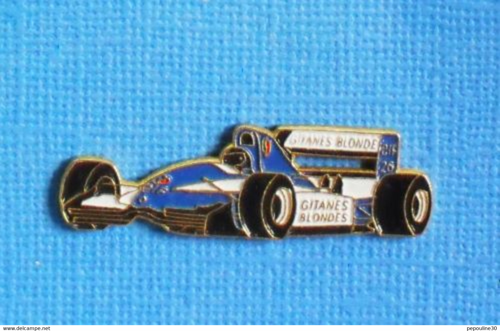 1 PIN'S // ** FORMULE 1 / LIGIER JS37 RENAULT / GITANES BLONDES ** . (Winner) - F1