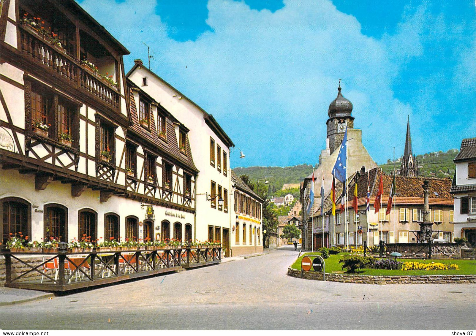 67 - Mutzig - La Fontaine Et L'Hôtel De Ville - Mutzig