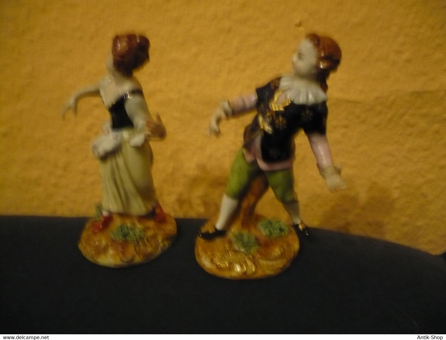 Galantes Paar - Zwei Porzellan Figuren - Gekreuzte Schwerter (1024) - Meissen (DEU)